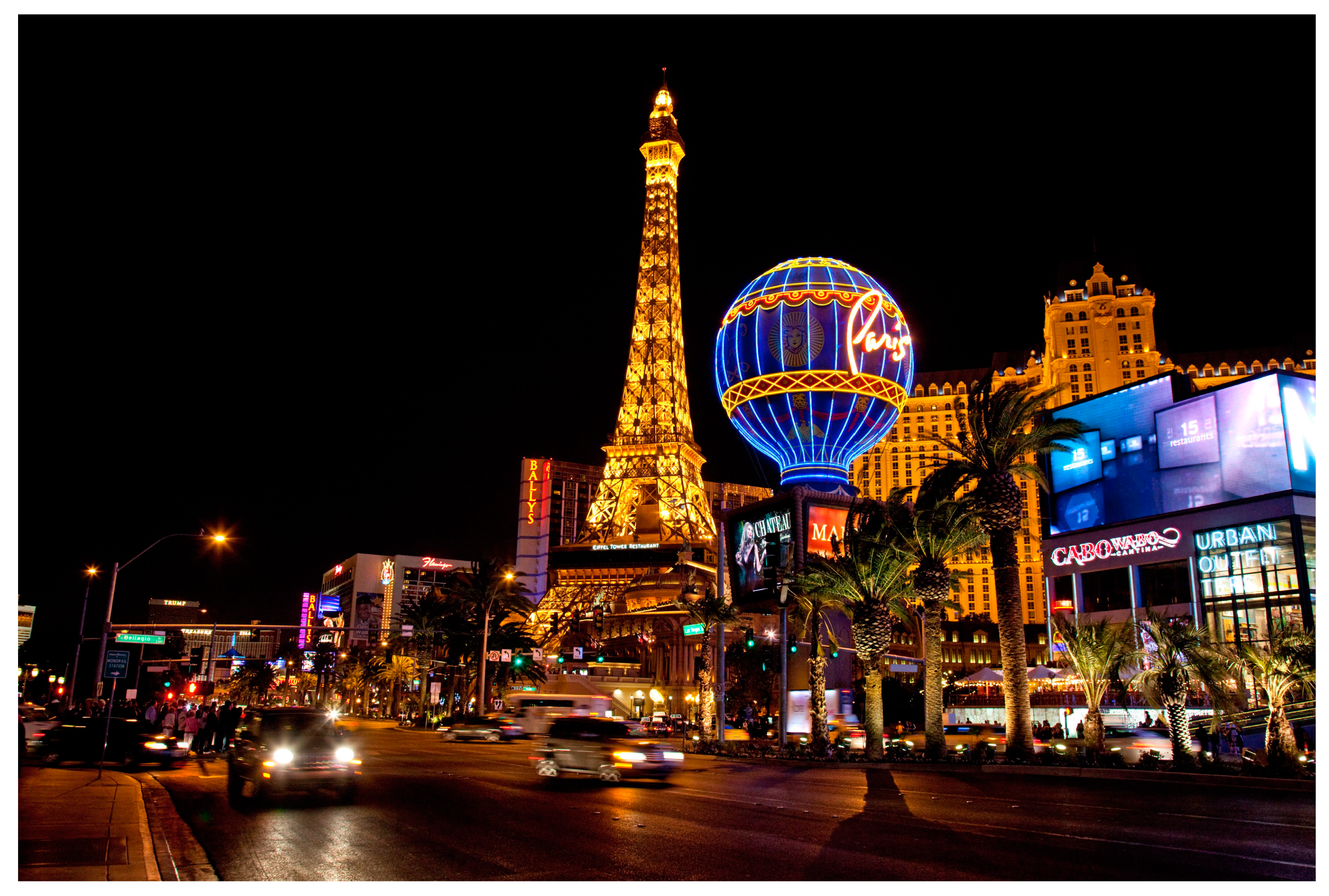 File:Paris Las Vegas Eiffel Tower in color of French Flag, 2020