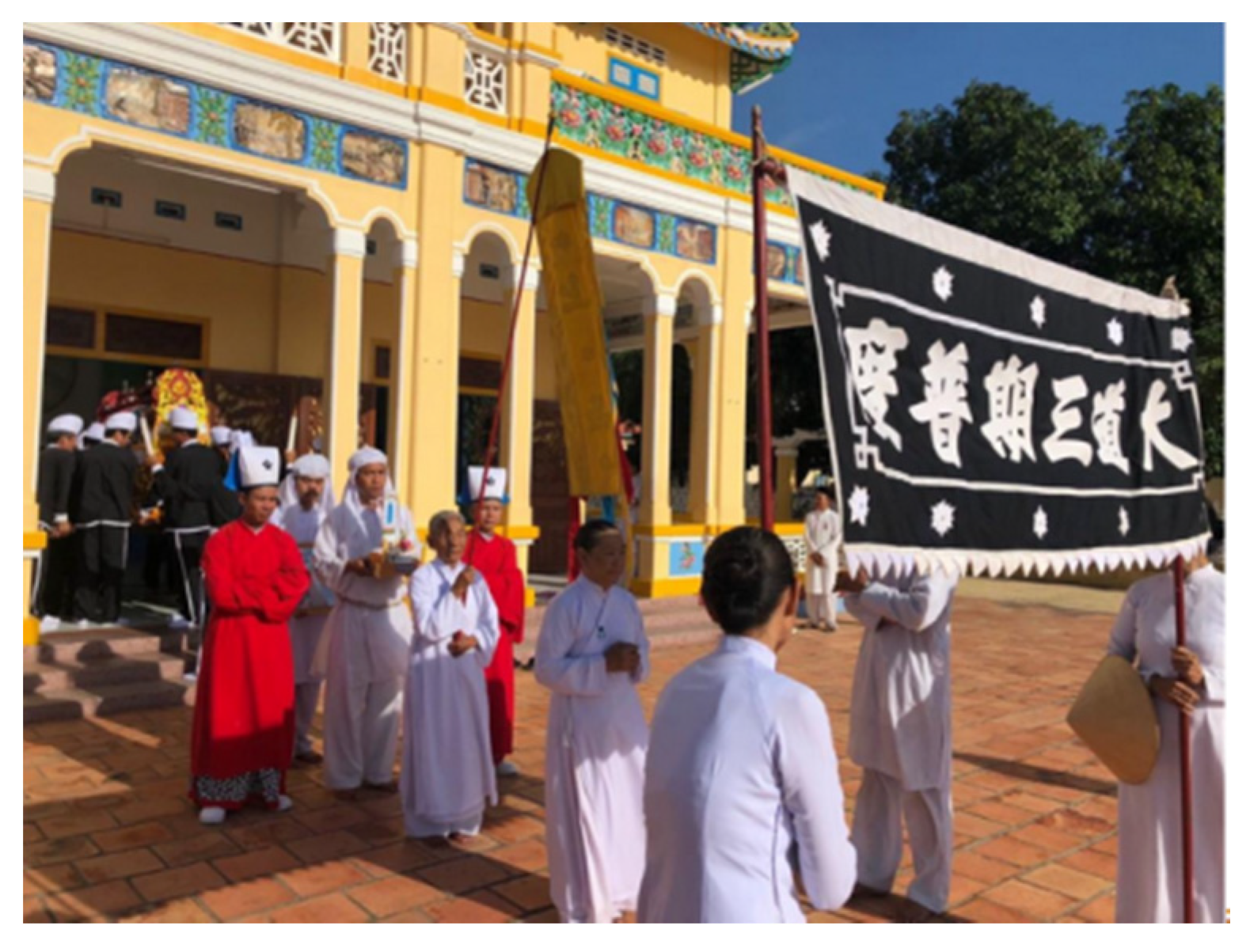 Cao Đài: Xem hình ảnh về đền thờ Cao Đài - một trong những tôn giáo lớn nhất tại Việt Nam với lịch sử hơn 100 năm - sẽ cho bạn thấy vẻ đẹp tôn giáo độc đáo của đất nước chúng ta.